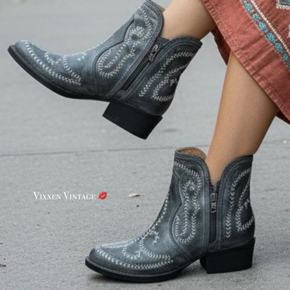 STERLING RIVER WESTERN EMBROIDERED LEATHER BOOTIES IN DISTRESSED GRAY